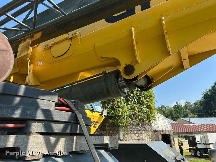 image for item EB2899 2006 Grove RT700E crane