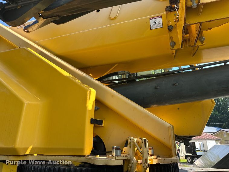 image for item EB2899 2006 Grove RT700E crane