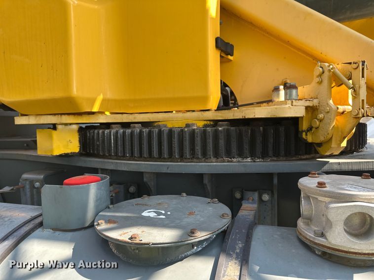 image for item EB2899 2006 Grove RT700E crane