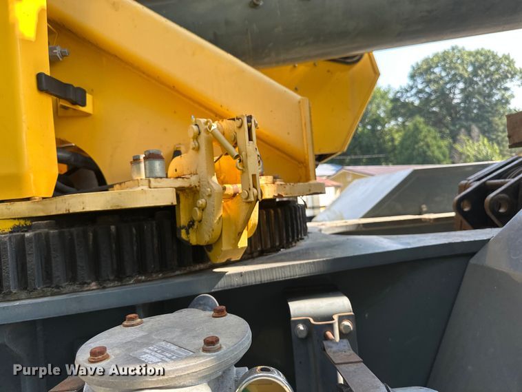 image for item EB2899 2006 Grove RT700E crane