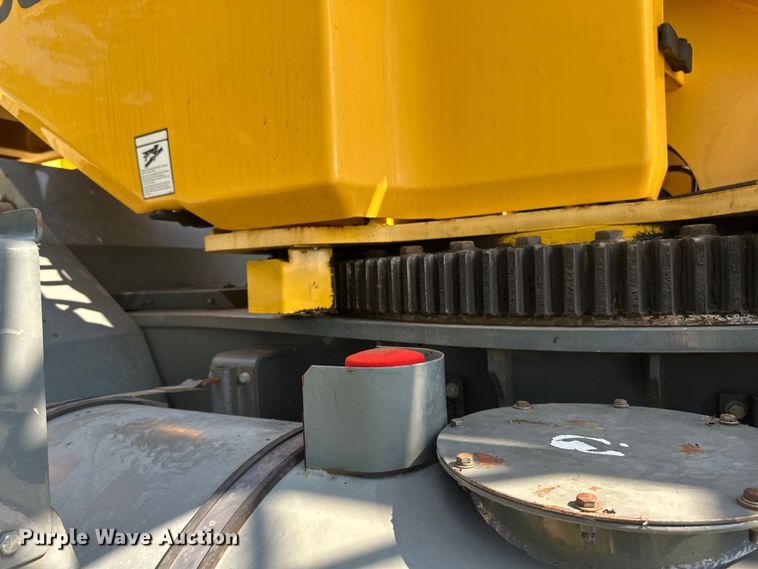 image for item EB2899 2006 Grove RT700E crane