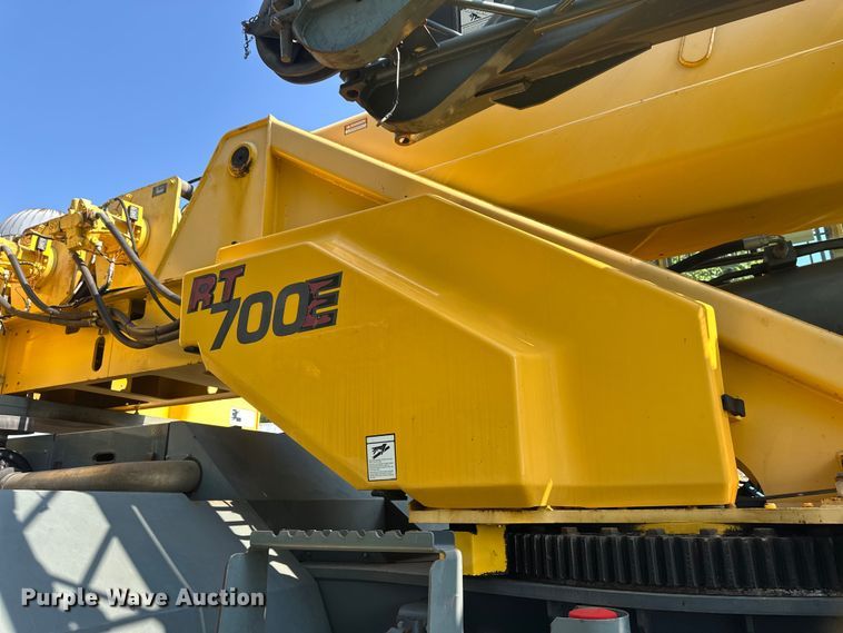 image for item EB2899 2006 Grove RT700E crane