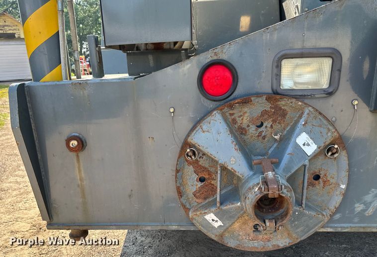 image for item EB2899 2006 Grove RT700E crane