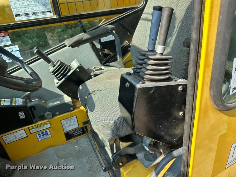 image for item EB2899 2006 Grove RT700E crane