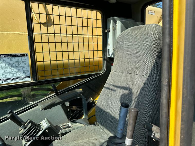 image for item EB2899 2006 Grove RT700E crane