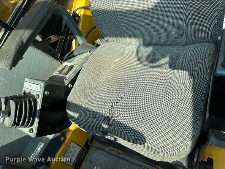 image for item EB2899 2006 Grove RT700E crane