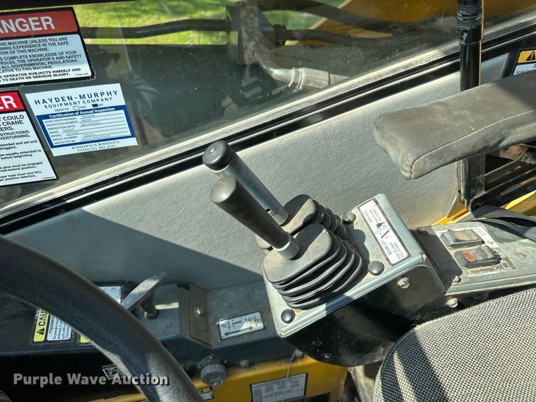 image for item EB2899 2006 Grove RT700E crane