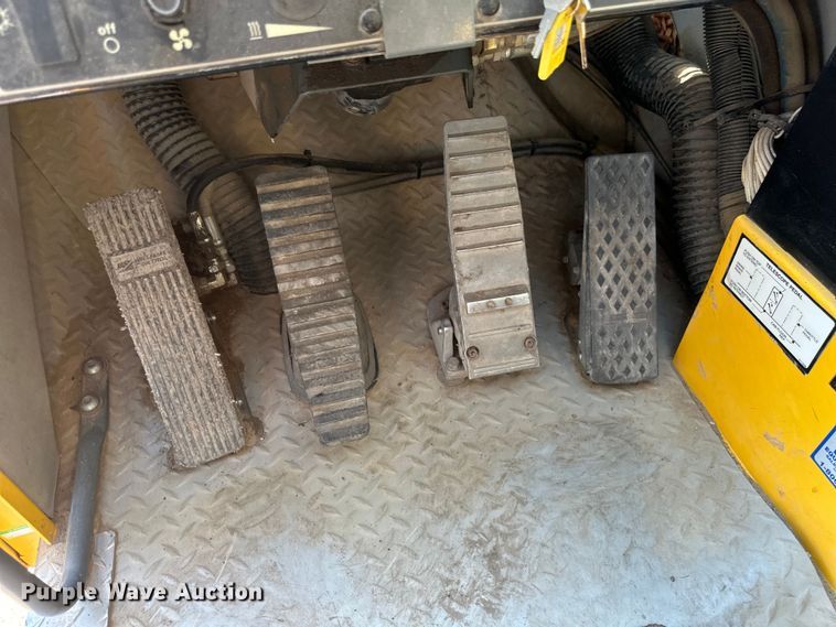 image for item EB2899 2006 Grove RT700E crane