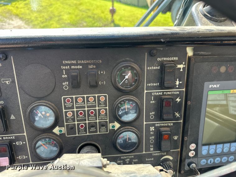 image for item EB2899 2006 Grove RT700E crane