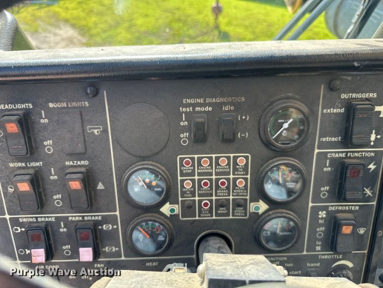 image for item EB2899 2006 Grove RT700E crane