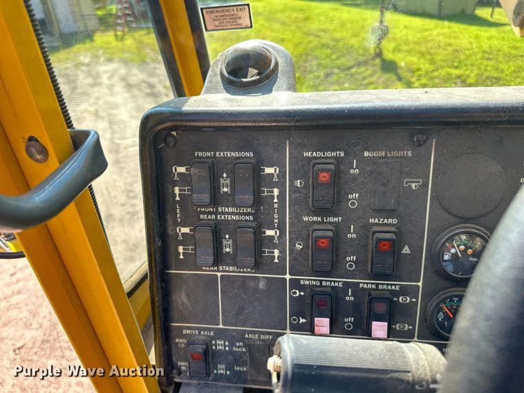 image for item EB2899 2006 Grove RT700E crane