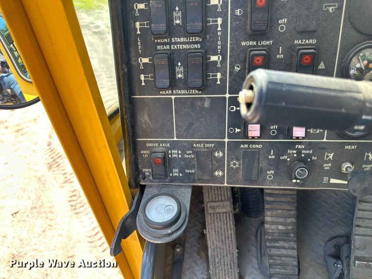 image for item EB2899 2006 Grove RT700E crane