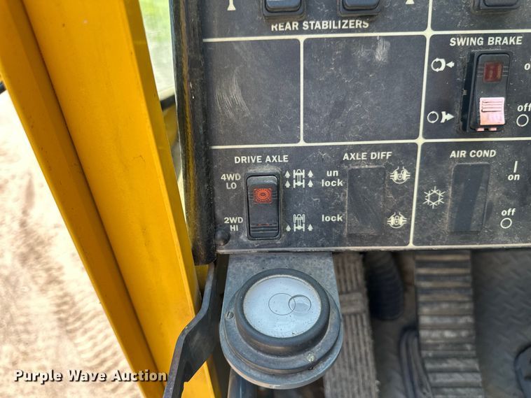 image for item EB2899 2006 Grove RT700E crane