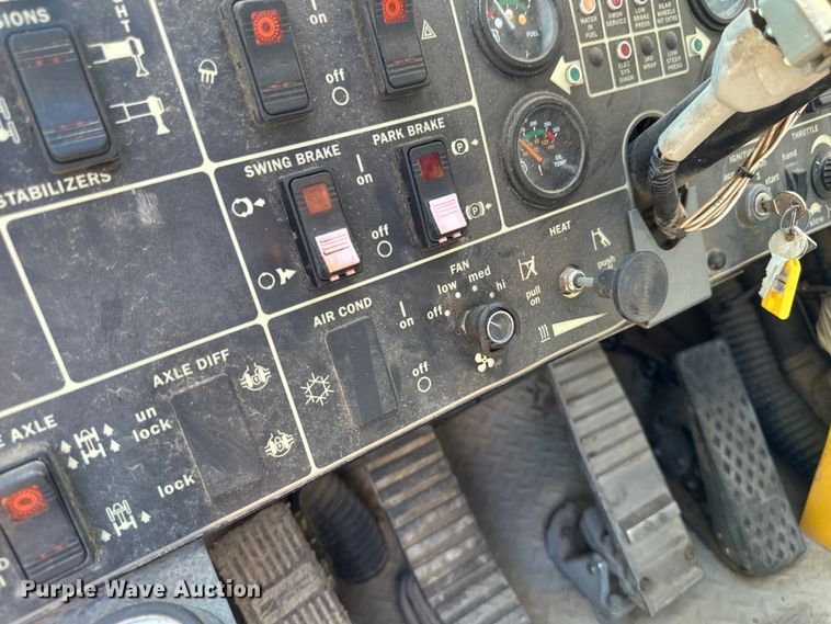 image for item EB2899 2006 Grove RT700E crane