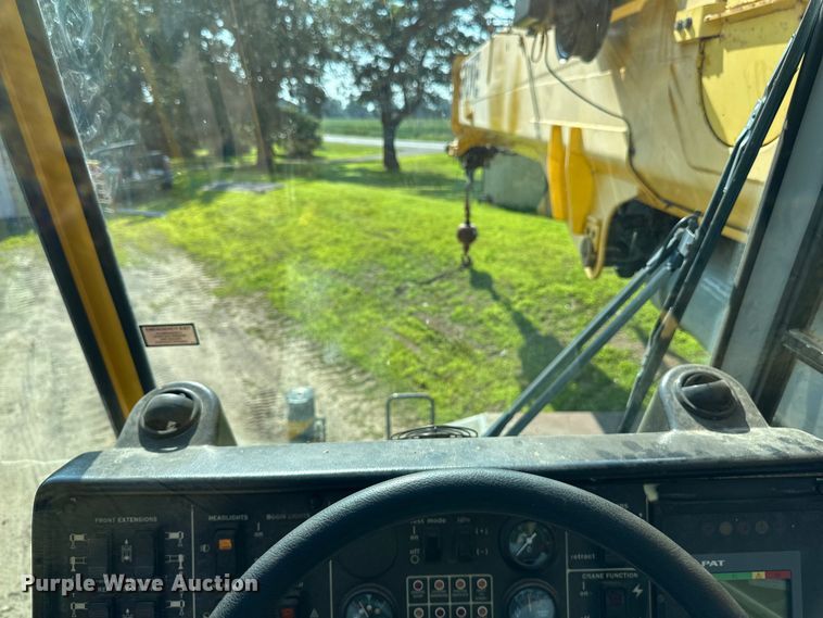 image for item EB2899 2006 Grove RT700E crane