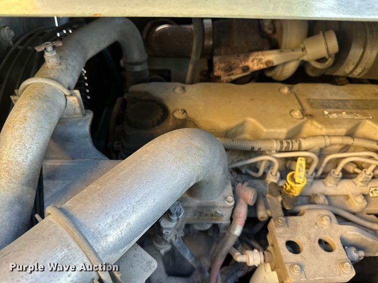 image for item EB2899 2006 Grove RT700E crane