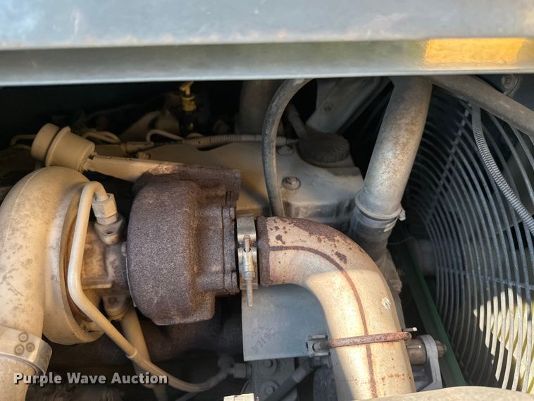 image for item EB2899 2006 Grove RT700E crane