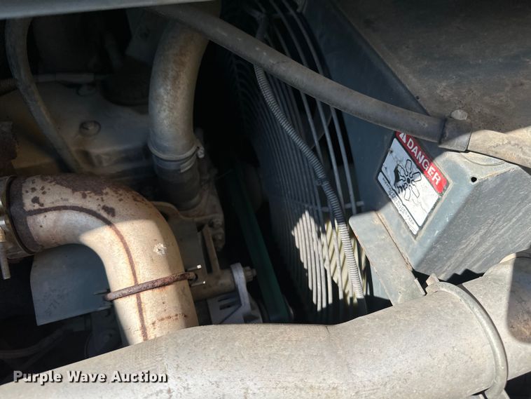 image for item EB2899 2006 Grove RT700E crane