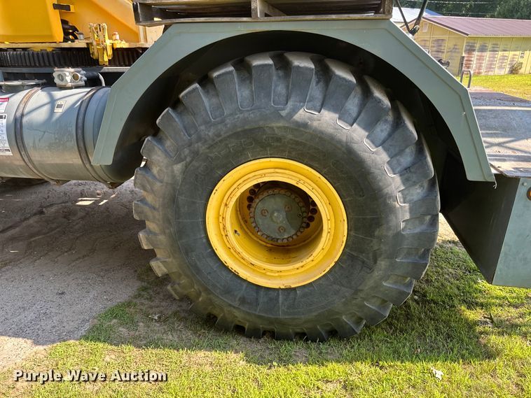 image for item EB2899 2006 Grove RT700E crane