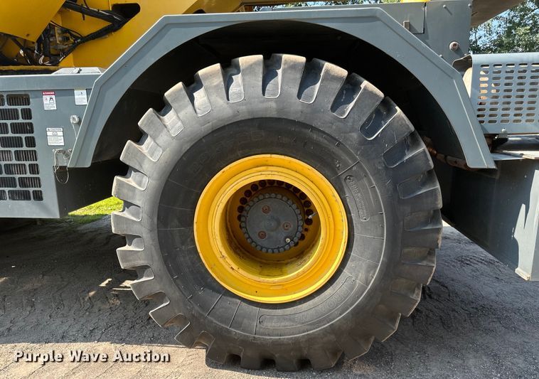 image for item EB2899 2006 Grove RT700E crane