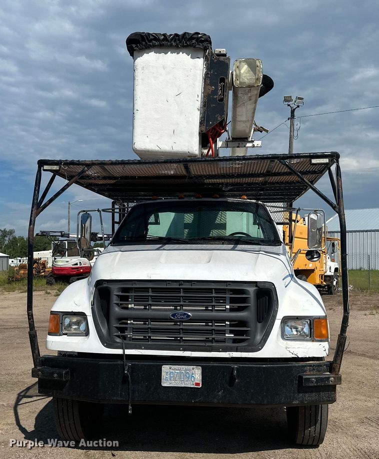 image for item EB2901 2001 Ford F750 forestry bucket truck