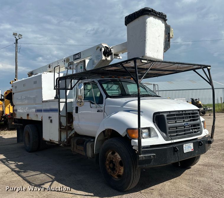 image for item EB2901 2001 Ford F750 forestry bucket truck