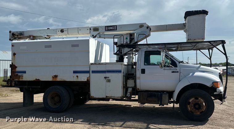 image for item EB2901 2001 Ford F750 forestry bucket truck