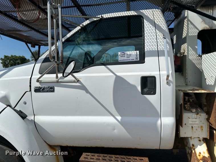 image for item EB2901 2001 Ford F750 forestry bucket truck