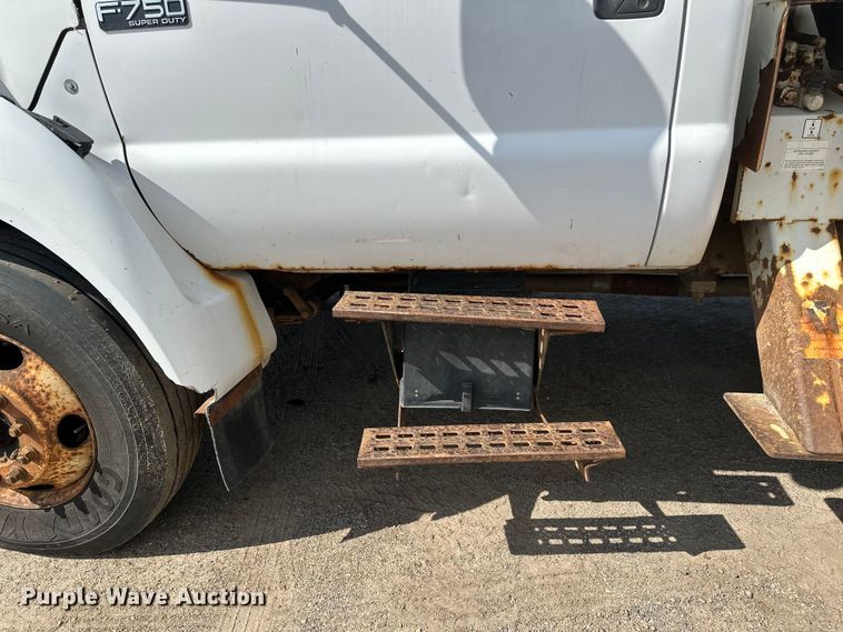 image for item EB2901 2001 Ford F750 forestry bucket truck