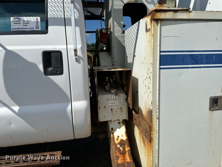 image for item EB2901 2001 Ford F750 forestry bucket truck