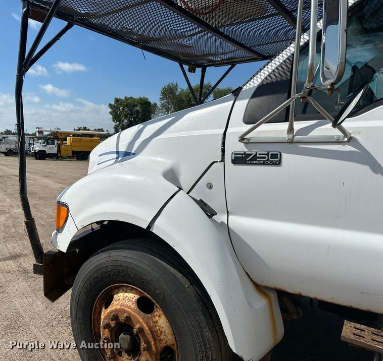 image for item EB2901 2001 Ford F750 forestry bucket truck