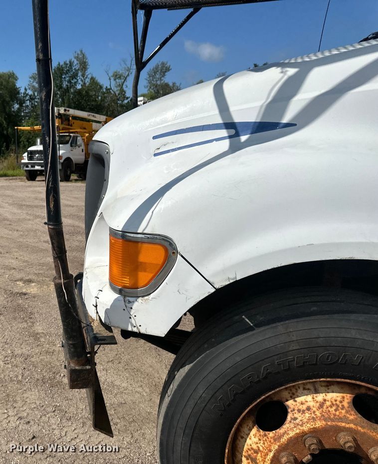 image for item EB2901 2001 Ford F750 forestry bucket truck