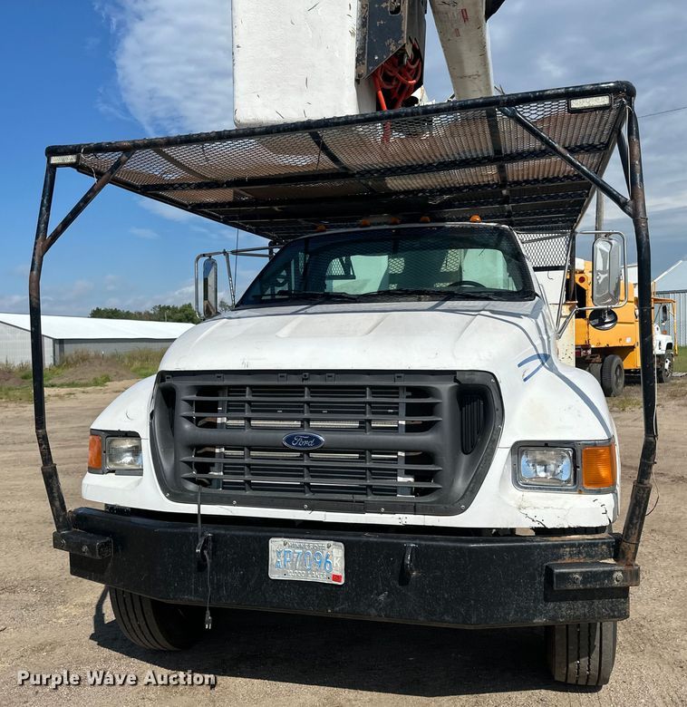 image for item EB2901 2001 Ford F750 forestry bucket truck