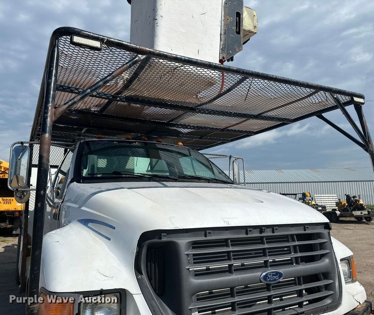 image for item EB2901 2001 Ford F750 forestry bucket truck