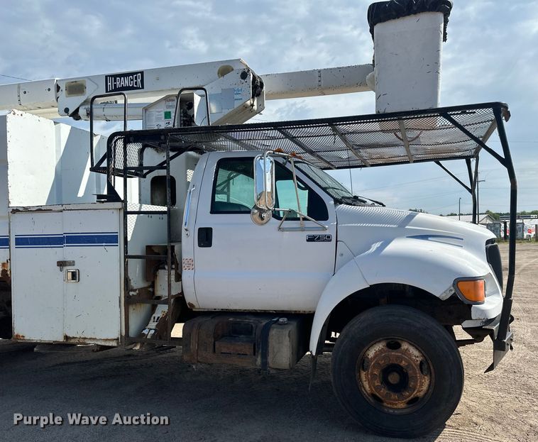 image for item EB2901 2001 Ford F750 forestry bucket truck
