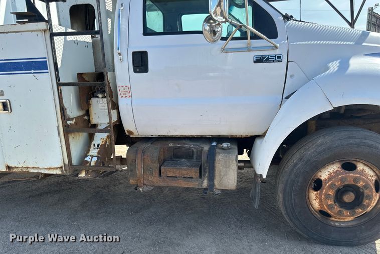 image for item EB2901 2001 Ford F750 forestry bucket truck