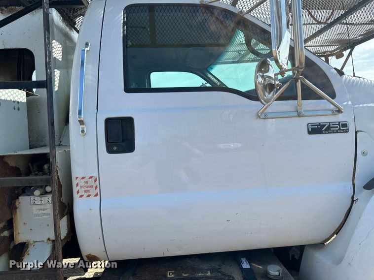 image for item EB2901 2001 Ford F750 forestry bucket truck