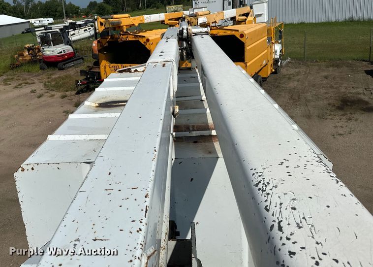 image for item EB2901 2001 Ford F750 forestry bucket truck