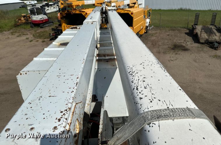 image for item EB2901 2001 Ford F750 forestry bucket truck