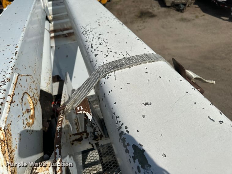 image for item EB2901 2001 Ford F750 forestry bucket truck