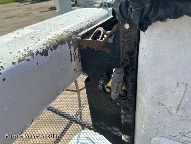 image for item EB2901 2001 Ford F750 forestry bucket truck