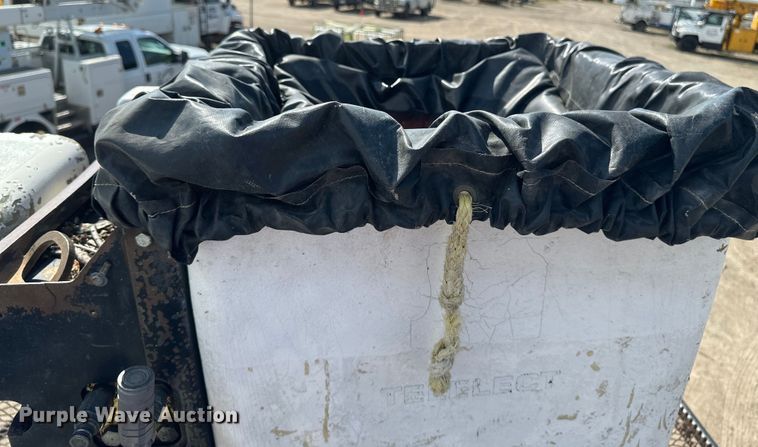 image for item EB2901 2001 Ford F750 forestry bucket truck