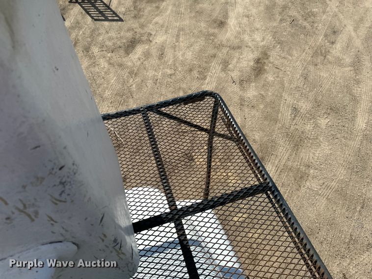 image for item EB2901 2001 Ford F750 forestry bucket truck