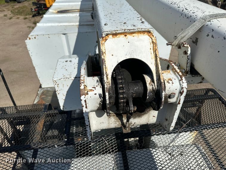 image for item EB2901 2001 Ford F750 forestry bucket truck