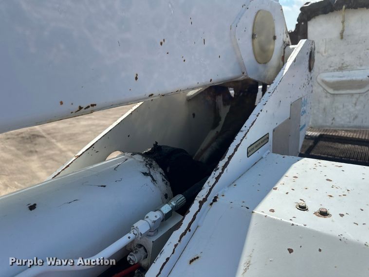 image for item EB2901 2001 Ford F750 forestry bucket truck