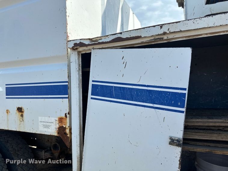 image for item EB2901 2001 Ford F750 forestry bucket truck