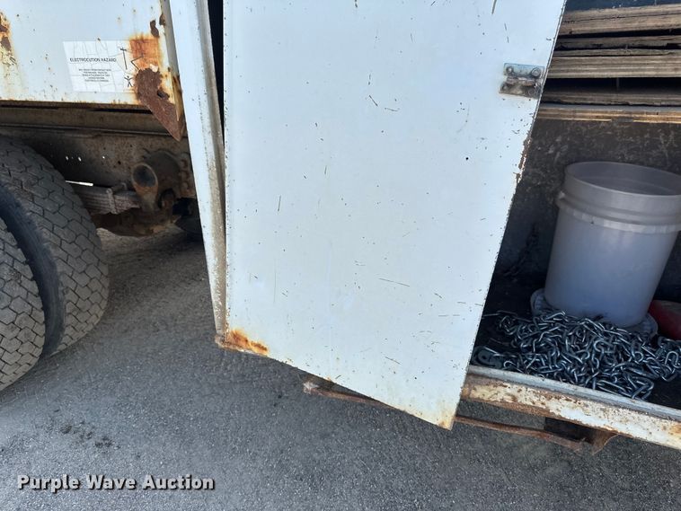 image for item EB2901 2001 Ford F750 forestry bucket truck