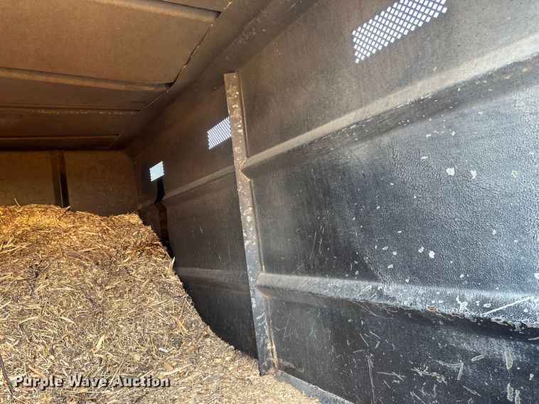 image for item EB2901 2001 Ford F750 forestry bucket truck