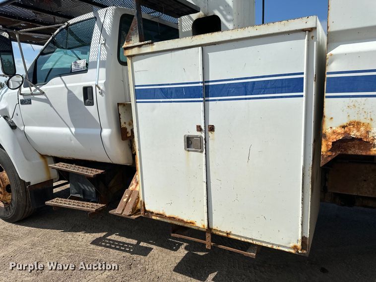 image for item EB2901 2001 Ford F750 forestry bucket truck