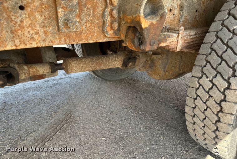 image for item EB2901 2001 Ford F750 forestry bucket truck